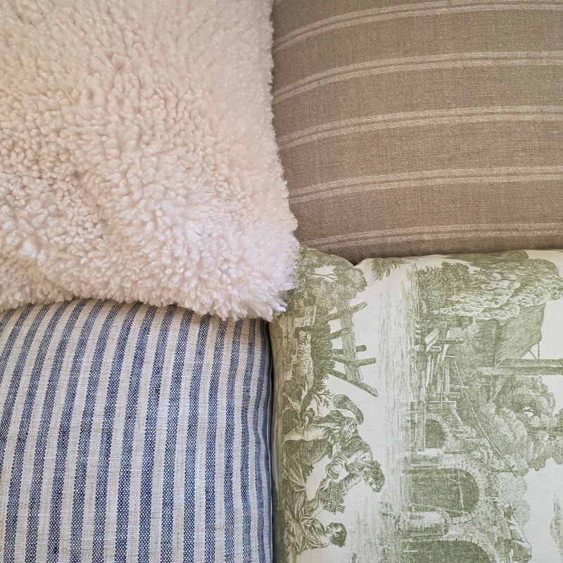 Pillows & Blankets