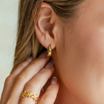 Narrow To Wide Huggies, Gold, Water-Resistant 2