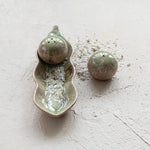 Peas in a Pod Shaped Salt & Pepper Shakers, Green 2