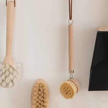 Beech Wood & Tampico Dish Brush w/ Leather Strap