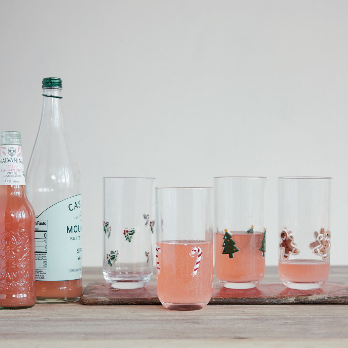 Drinking Glass w/ Embedded Holly, 18 oz.